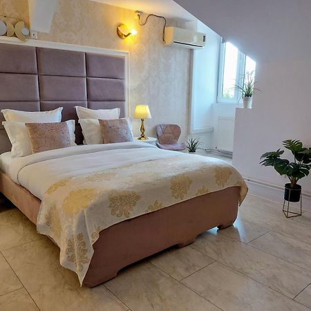 Pension Casablanca Hotell Câmpina Exteriör bild