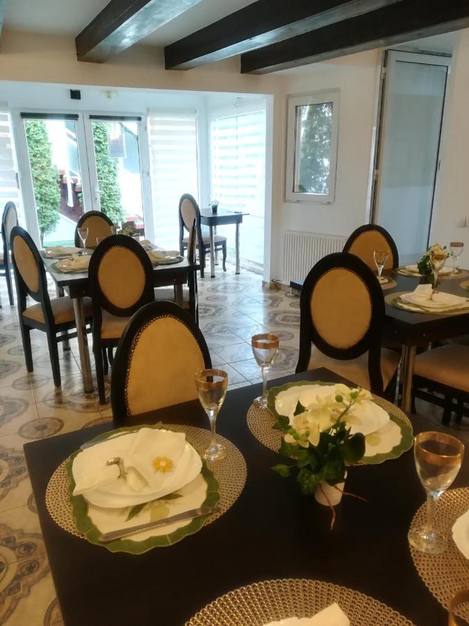 Pension Casablanca Hotell Câmpina Exteriör bild